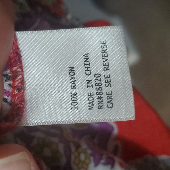 Lucy & Laurel M vibrant red floral and paisley bohemian racer back flowy top - Picture 9 of 10